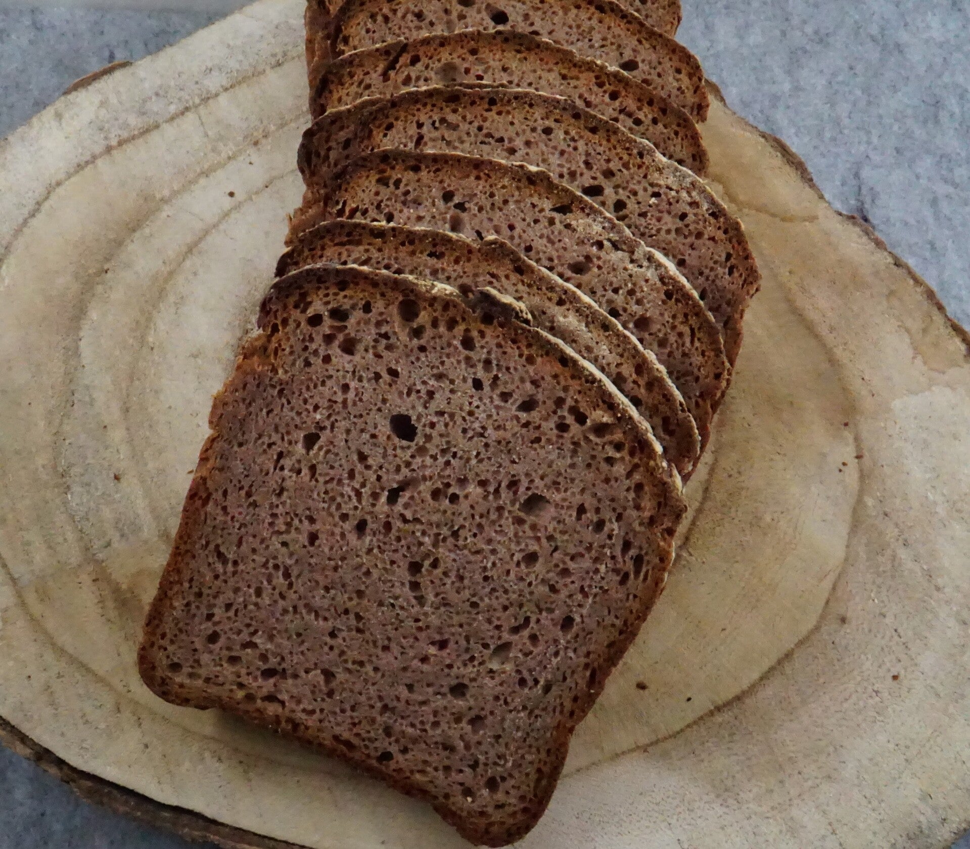 Dinkelvollkornbrot mit Walnussmehl / Brot / Rezepte | Johannas Foodblog Dinkelvollkornbrot mit Walnussmehl / Brot / Rezepte | Johannas Foodblog