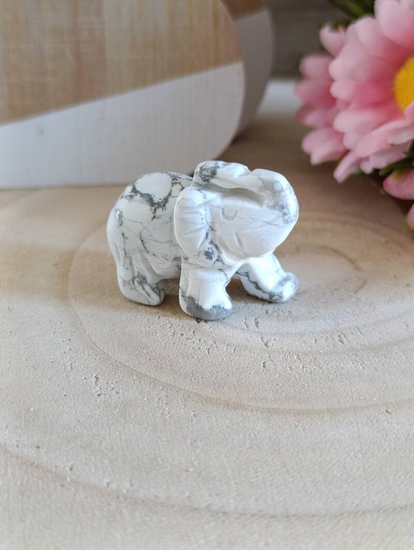 Eléphant 40 mm Howlite blanche