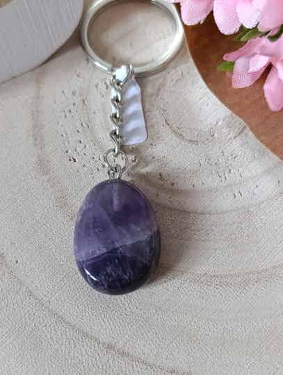 Porte clés pierre plate AMETHYSTE