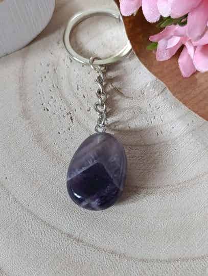 Porte clés pierre plate AMETHYSTE