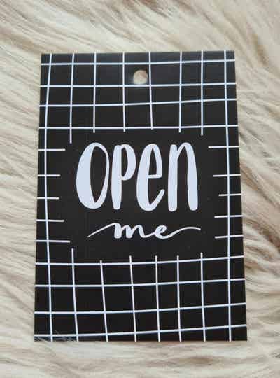 Cadeaulabel | Open me - Zwart/Wit |  7x10 | Per stuk