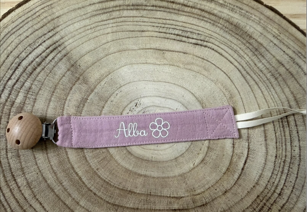 🌸 Une jolie attache-sucette en tissu personnalisée  🌸
