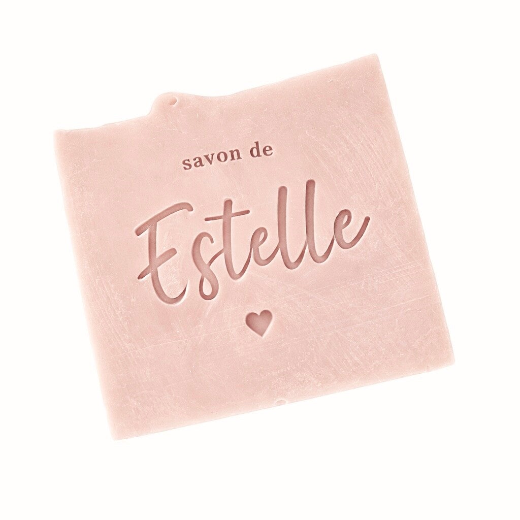 Zeepbar handgesneden grof van boven inclusief bedrukking