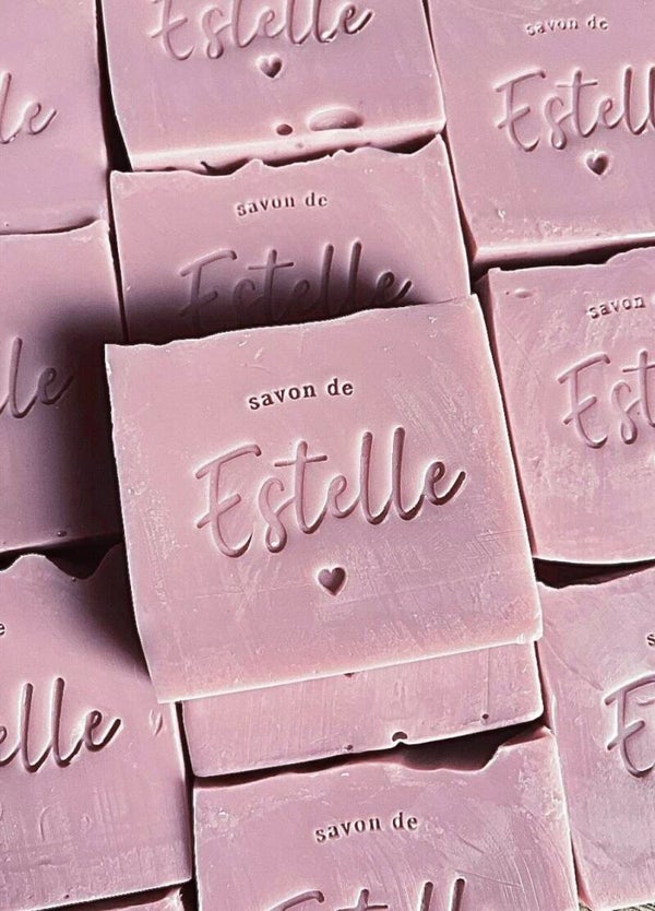 Zeepbar handgesneden grof van boven inclusief bedrukking