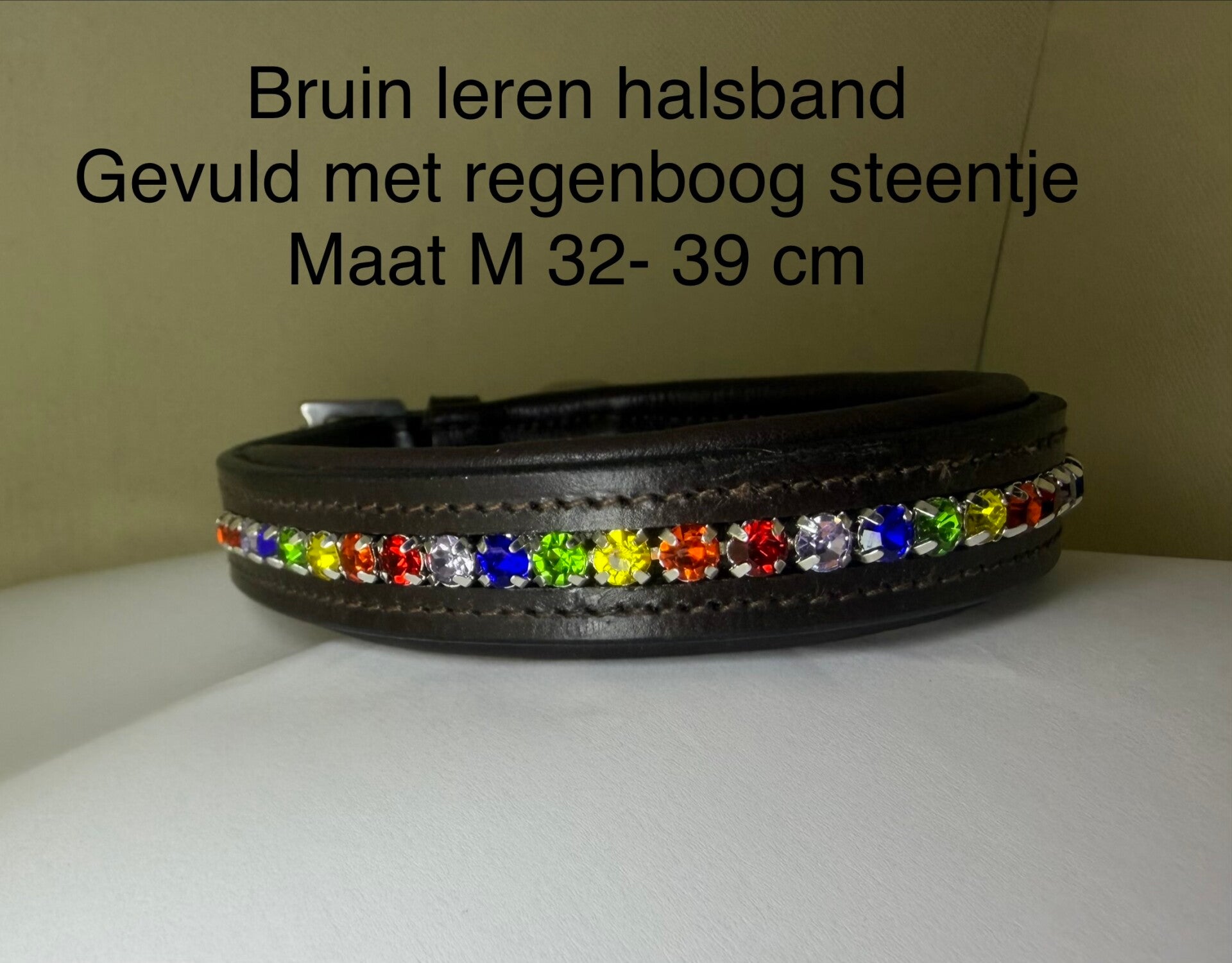 Halsband bruin met regenboog maat M