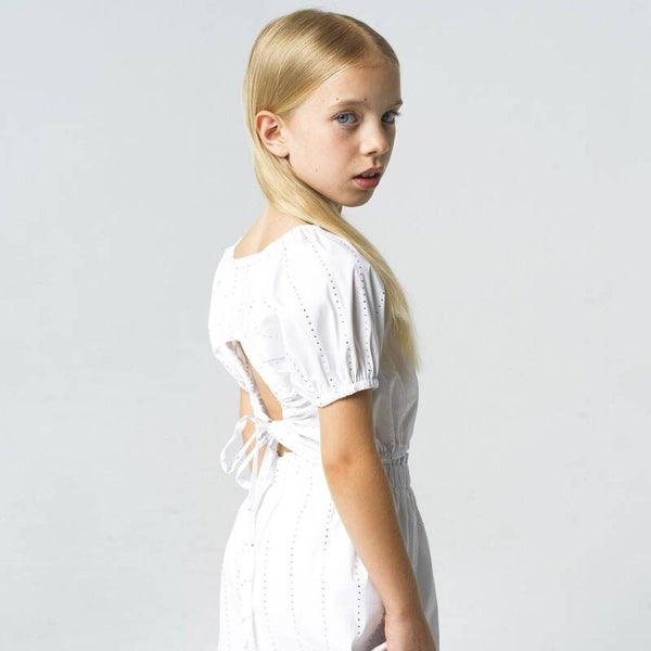 Yell-oh! Avra white
