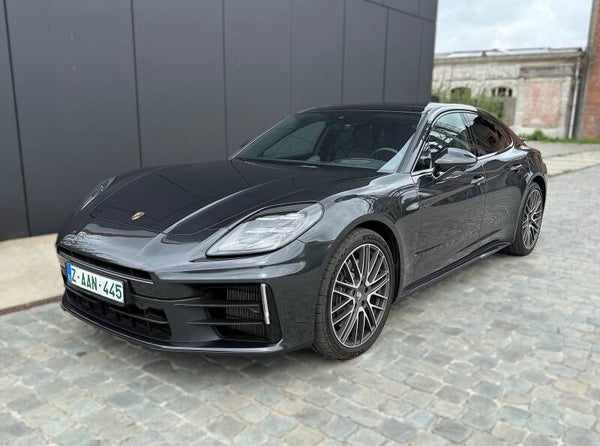 Porsche panamera vulcano grey 2024