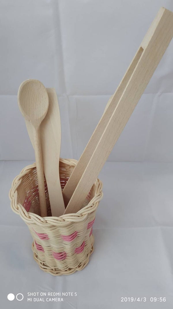 Küchenutensilienhalter aus Rattan