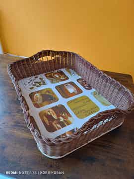 Serviertablett aus Rattan