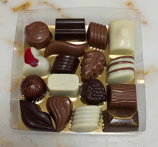 195g pralines vierkant (12x12x3)