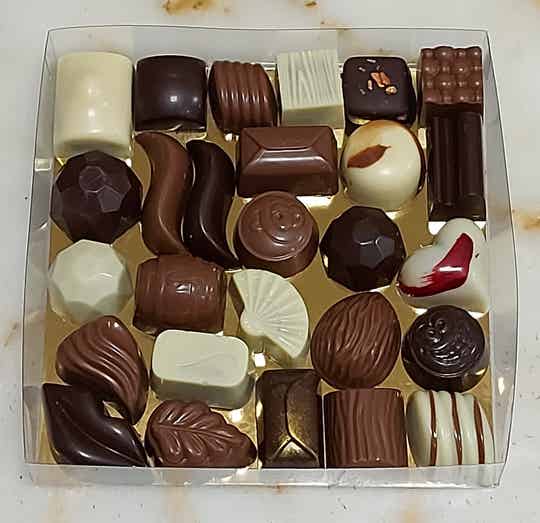 310g pralines vierkant (15x15x3)