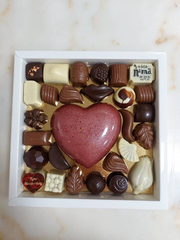 Luxedoos met chocolade hart Moederdag (roze)