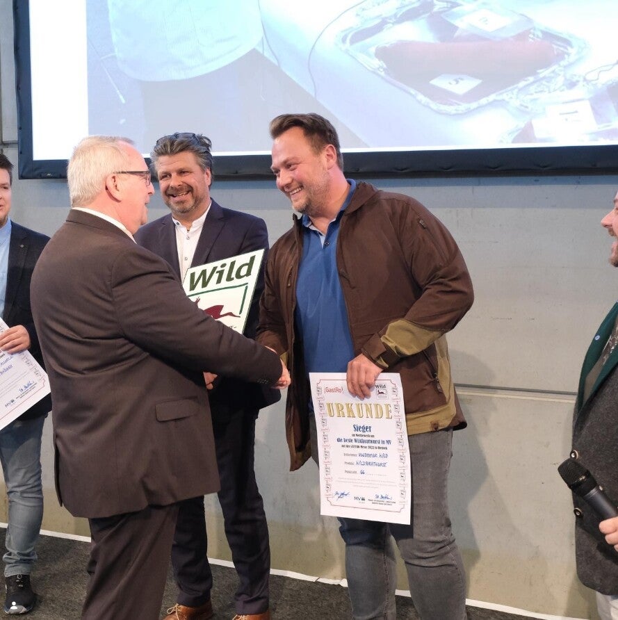 Der Jäger von dem du deine Wildwurst und Wildfleisch bekommst