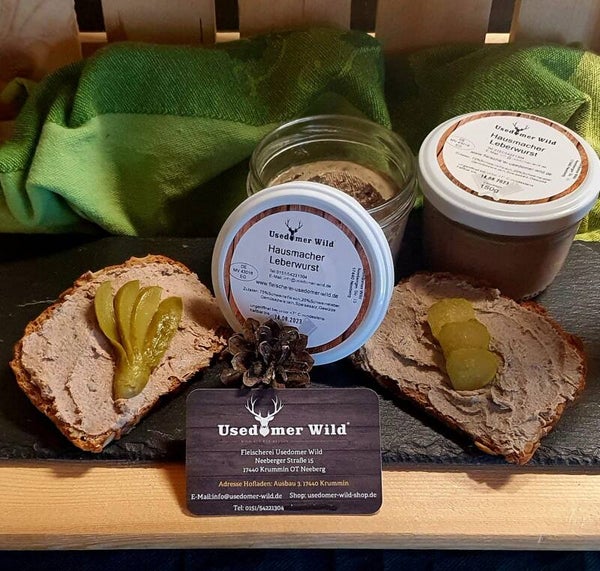 Hausgemachte Leberwurst herzhaft & ehrlich  Aus 76 % bestem Schweinefleisch und 20 % frischer Leber, verfeinert mit Zwiebeln und ausgewählten Gewürzen. Ein echter Klassiker aus unserem Hofladen 150g/Glas