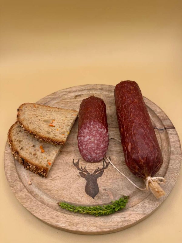 Kräftige Hirschsalami aus eigener Jagd mit Walnuss von der Insel Usedom (ca. 220 – 240 g Stück) – hausgemacht & fein im Geschmack