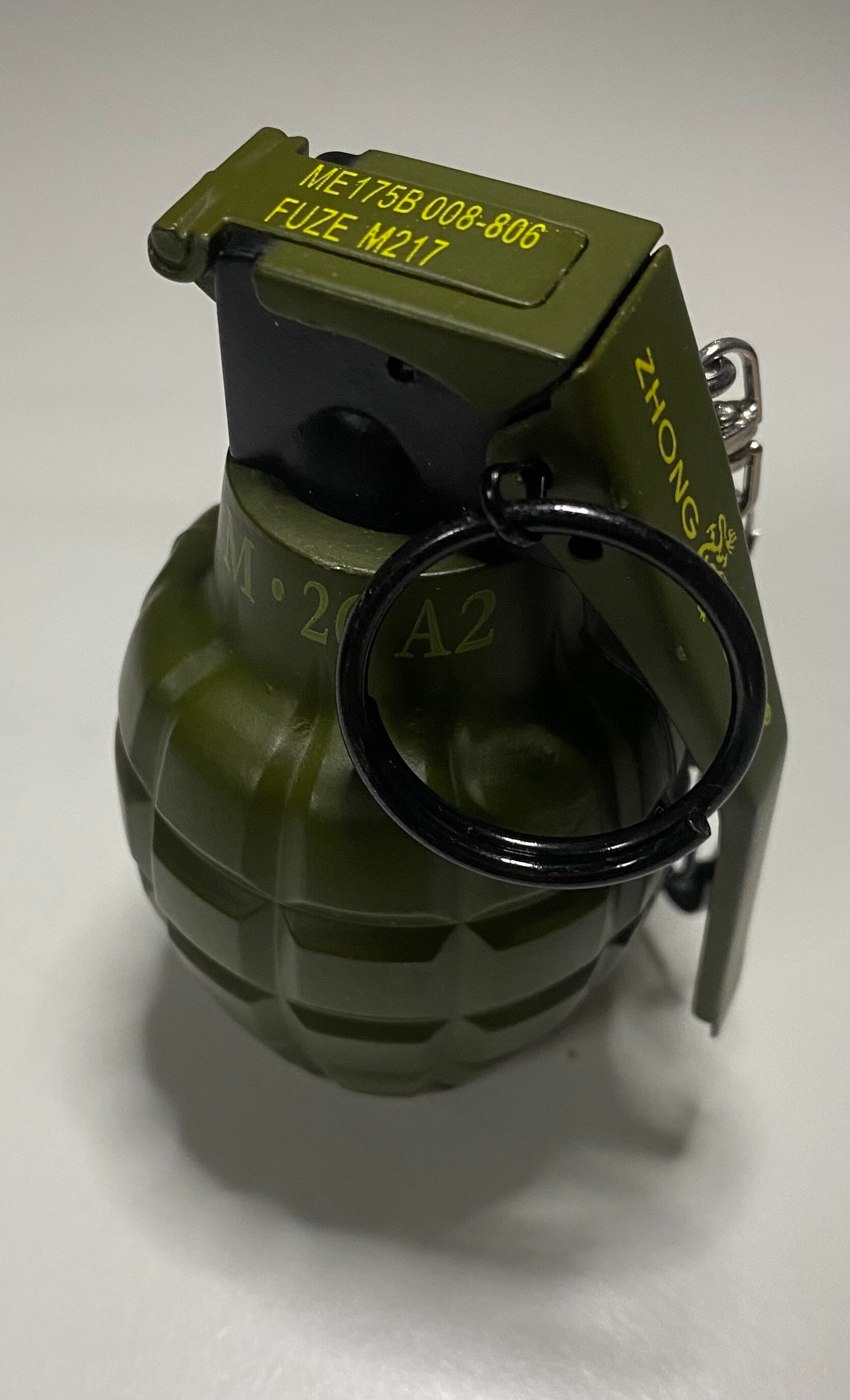briquet en forme de grenade