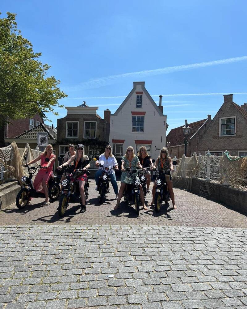 vrijgezellenfeestje op de scooter