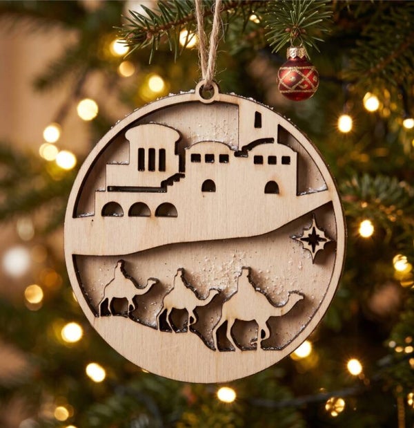 🌟 Drewniana Bombka Ażurowa – Trzej Królowie w Drodze do Betlejem 🐪🎄