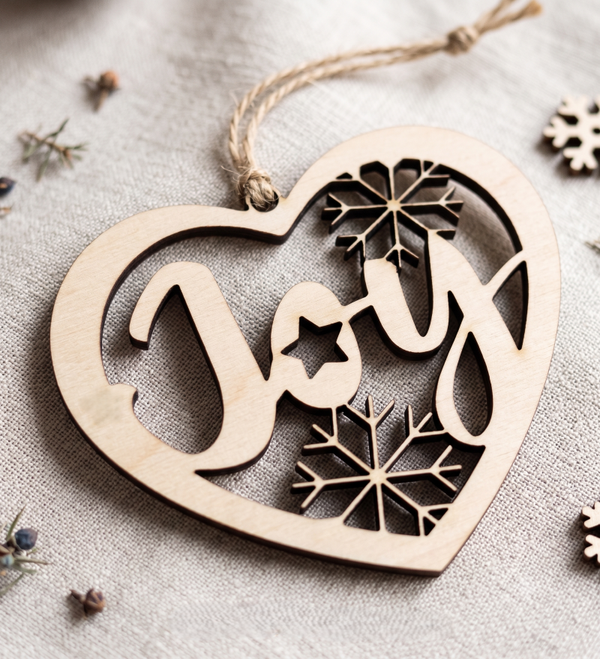 🤎 Drewniana Bombka Ażurowa – Świąteczne Serce "Joy" ❄️
