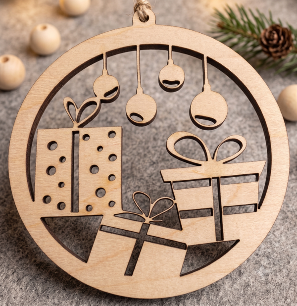 🎁 Drewniana Bombka Ażurowa – Świąteczne Prezenty 🎄