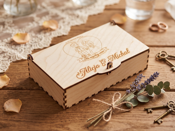 💍 Drewniana Skrzyneczka Ślubna – Spersonalizowany Prezent prosto z Serca 🕊️