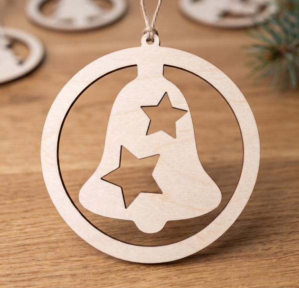 🔔 Drewniana Bombka Ażurowa – Radosny Dzwoneczek z Gwiazdkami 🎄