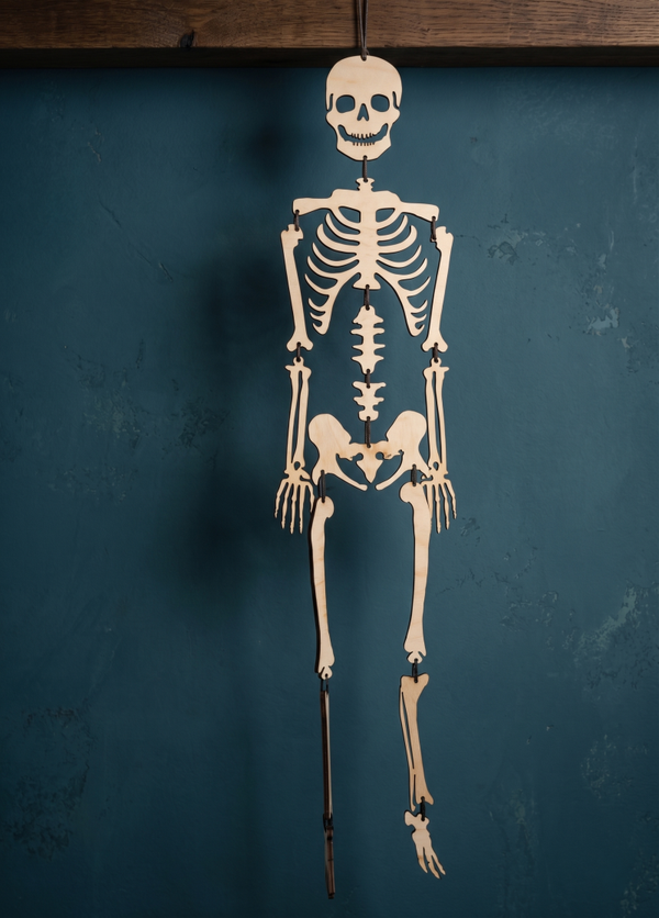 💀 Ruchomy Drewniany Szkielet – Dekoracja z (Kości)! 🏴‍☠️🦴