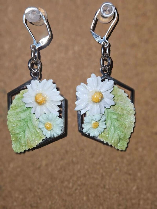 Daisies with Glitter Leaves