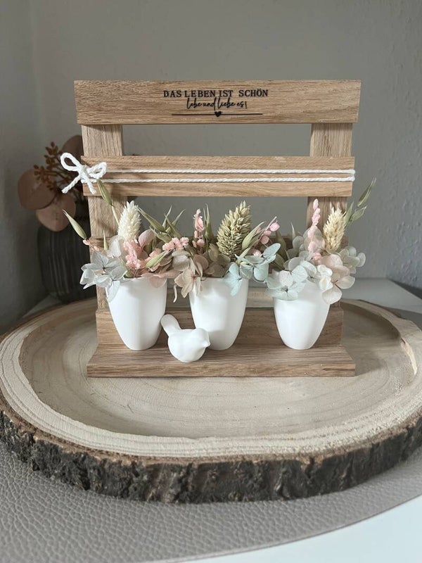 Blumenvasenständer trifft Holz