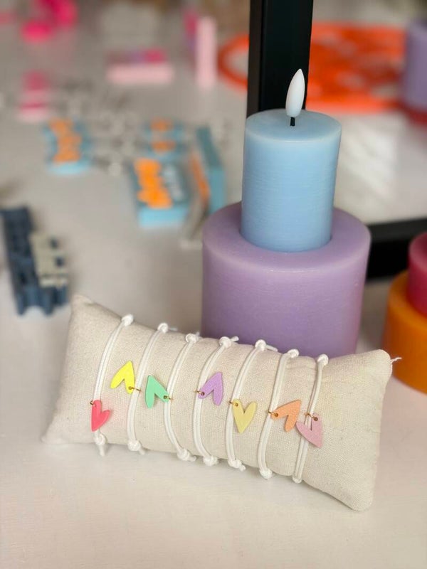 Wit armbandje met hartje