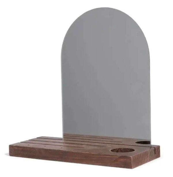 Spiegel op houten standaard