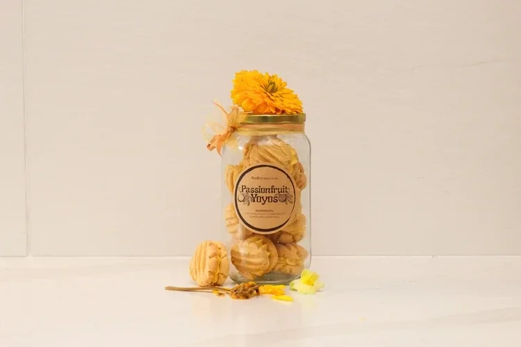 Red Kitchen Passionfruit Yoyos Jar 312g