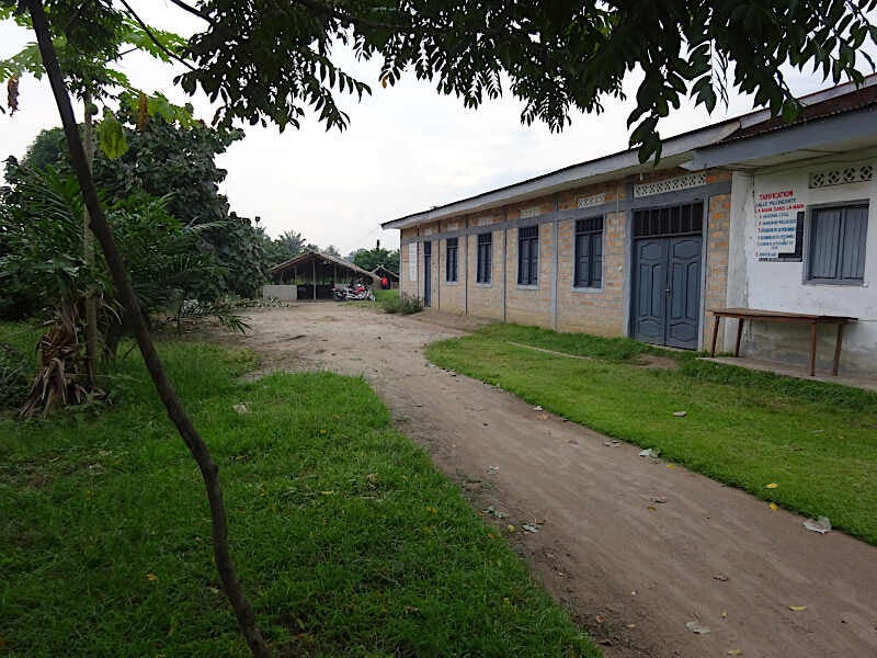 Les bâtiments de l'ONG sur Bumba