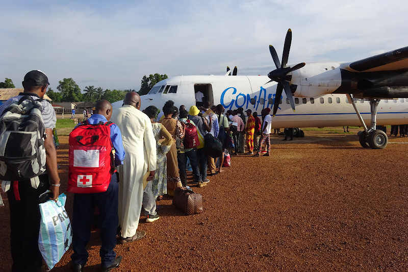 Le Fokker 50 de la compagnie GomAir en partance pour Kinshasa
