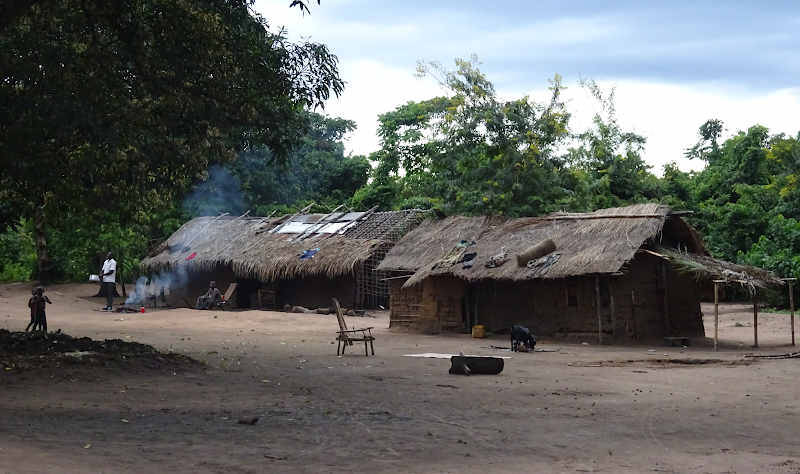 Habitat traditionnel à Bumba