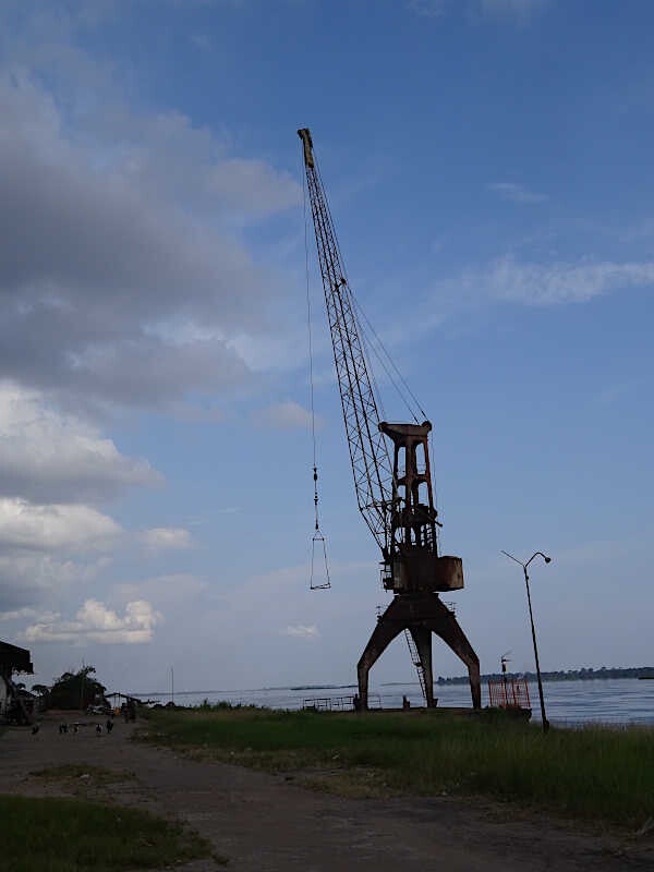 Les anciennes grues du port