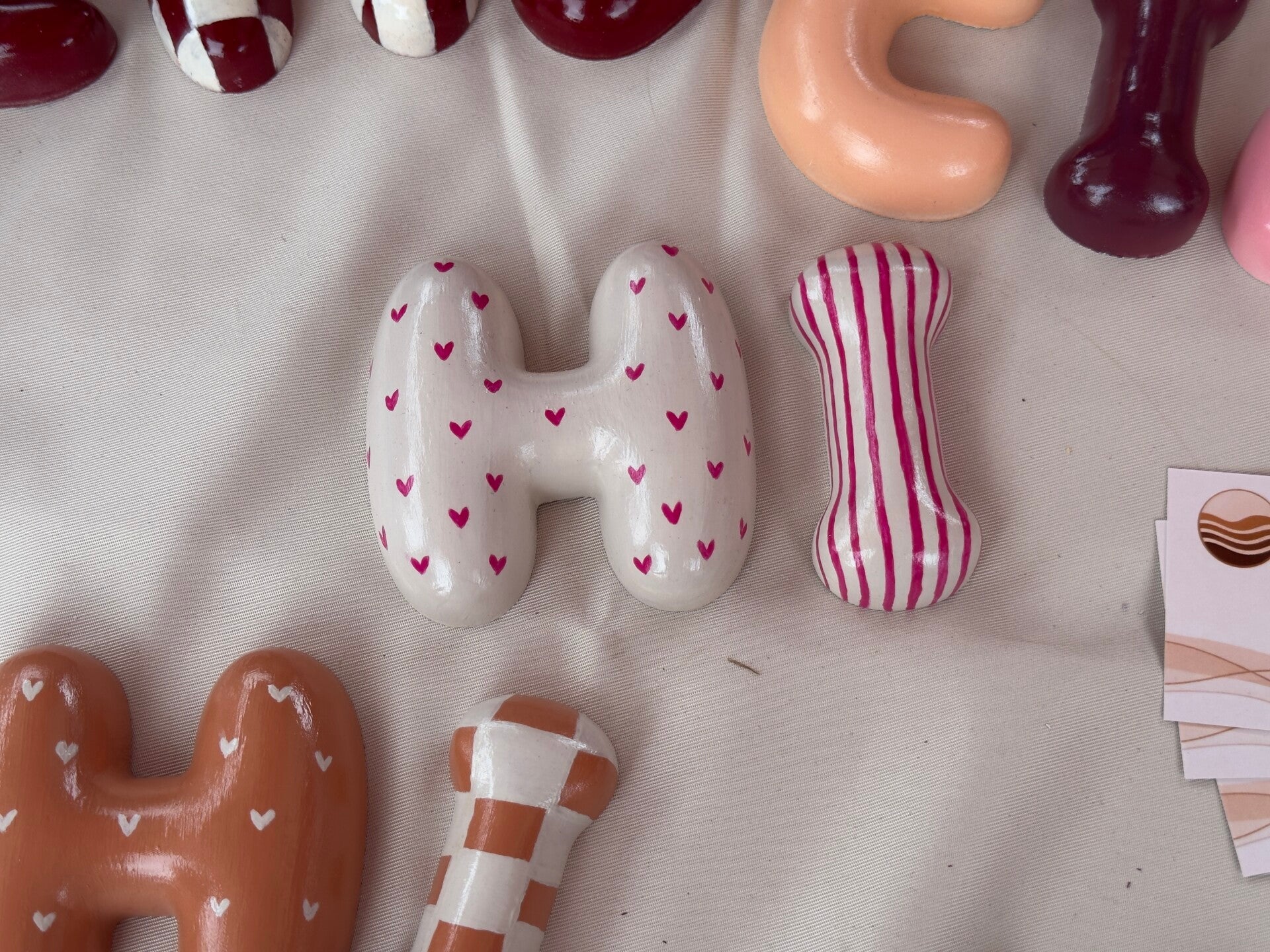 Bubbel letter “hi”
