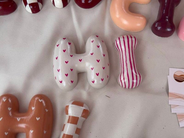 Bubbel letter “hi”