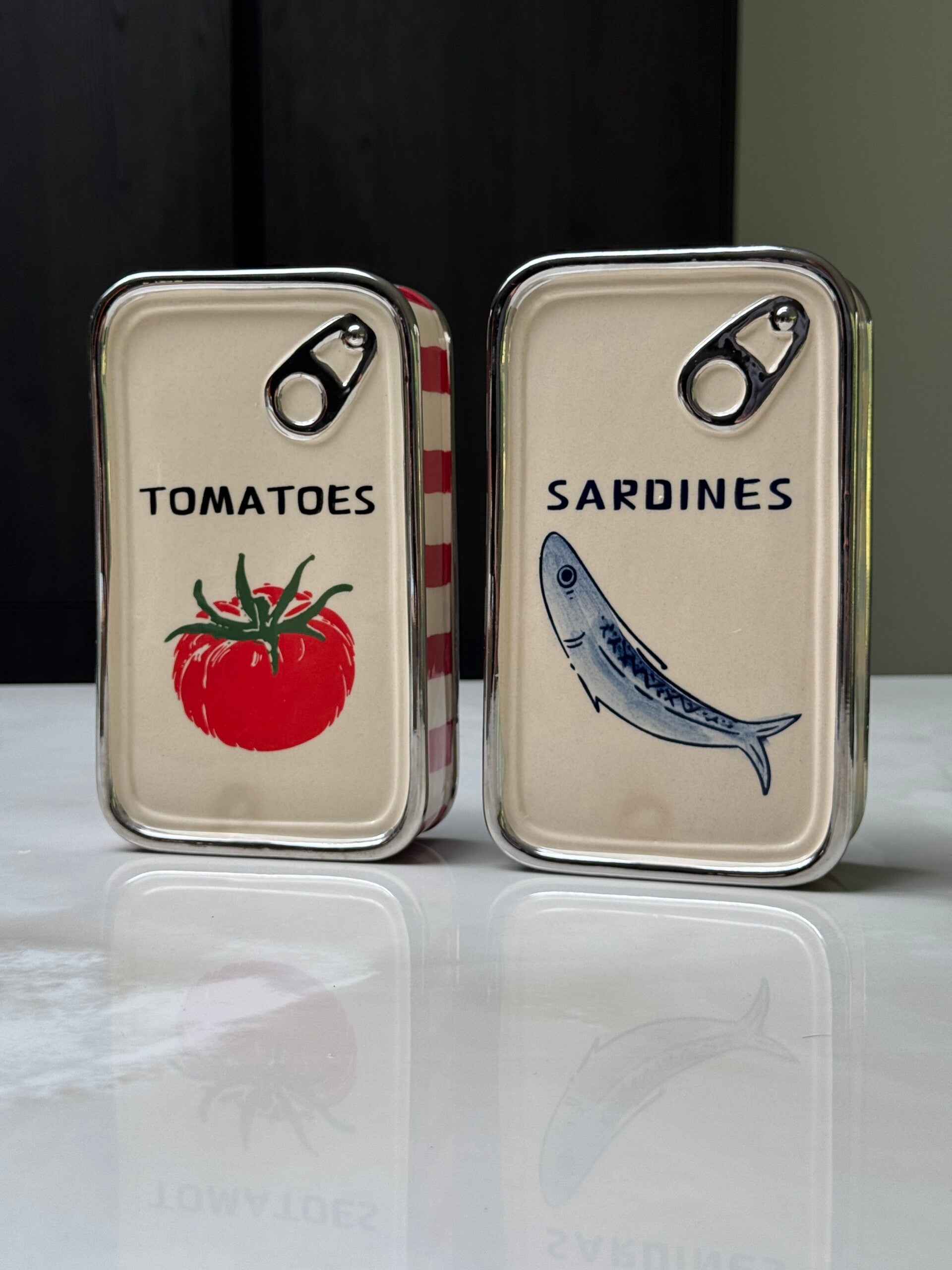 Keramisch blikje voor aan de muur | Sardines & Tomatoes wanddecoratie