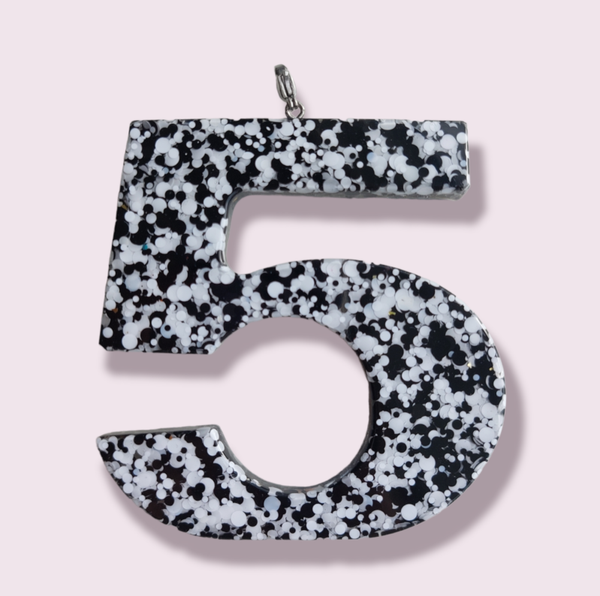 Feestnummer  |  Black & White  |  5