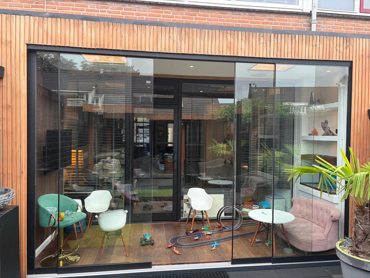 Na: veranda met glazen schuifwand