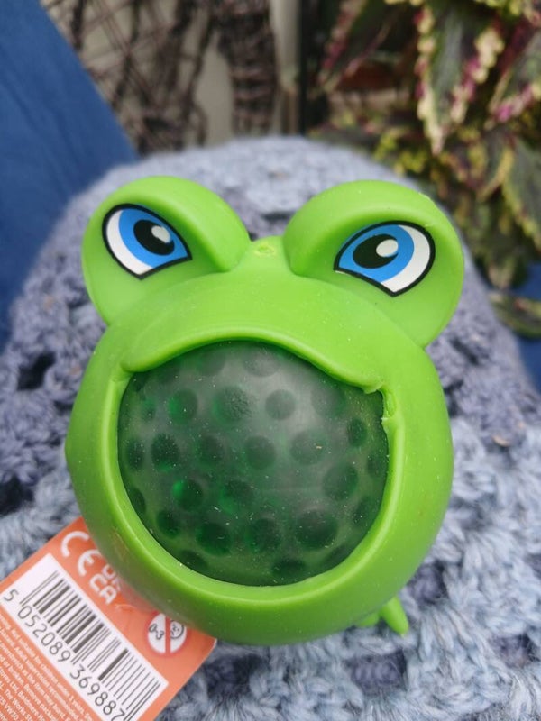 Pop out frog
