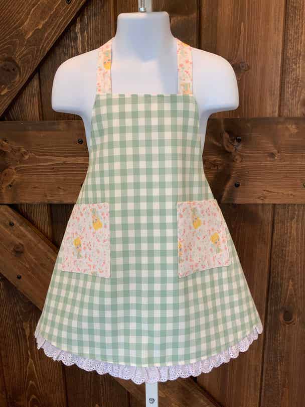 Girls Gingham apron (ages 3-5)