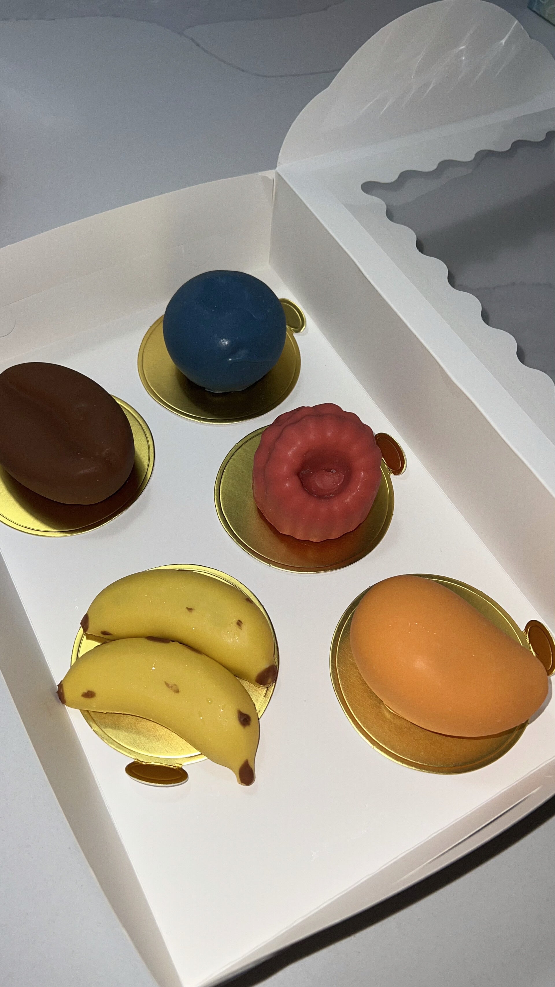 Box of 5 cracking desserts 35$