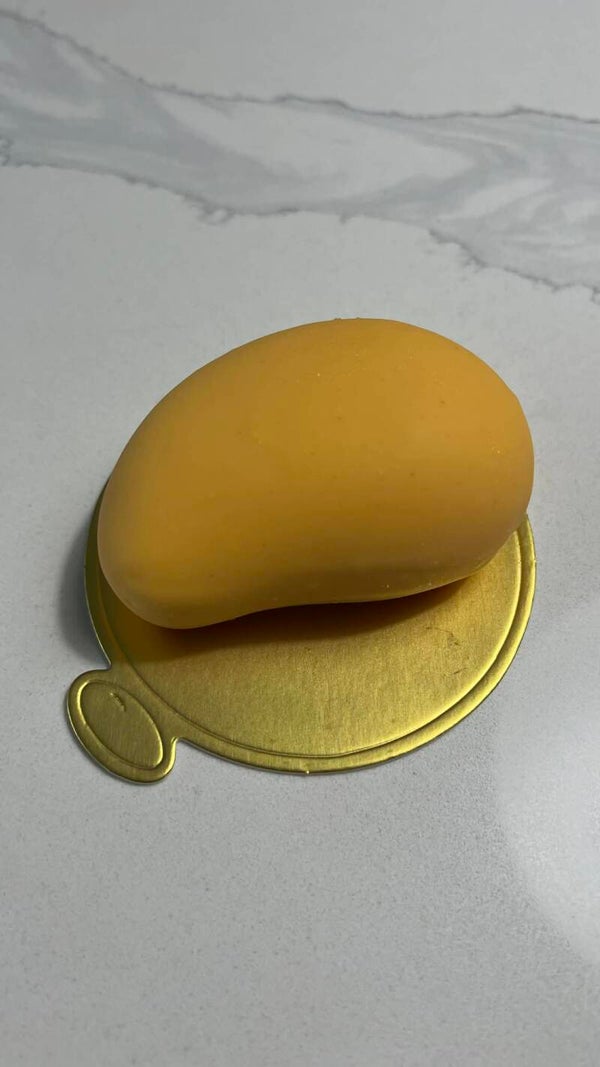 Cracking fruit dessert - Mango