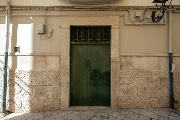 LOCALE VICO CATECOMBE