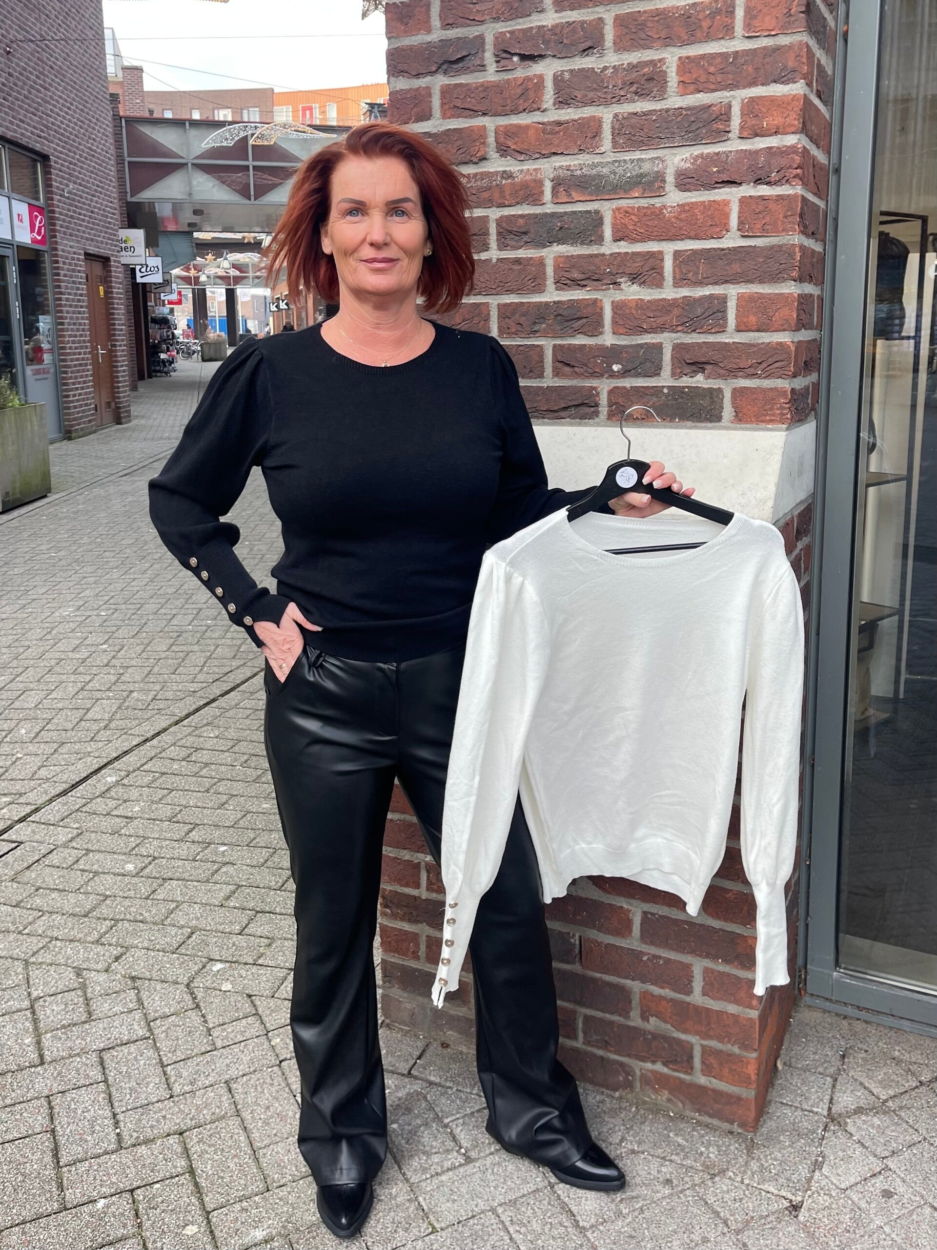 Trui Lia Offwhite met knoopjes