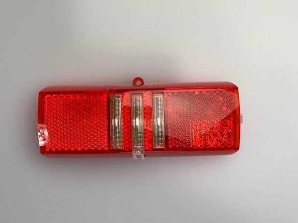 Achterlicht X-Omega [2018-   ] (rode "glazen" deel)