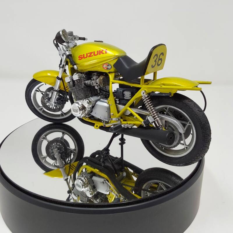 1/12  Suzuki race bike