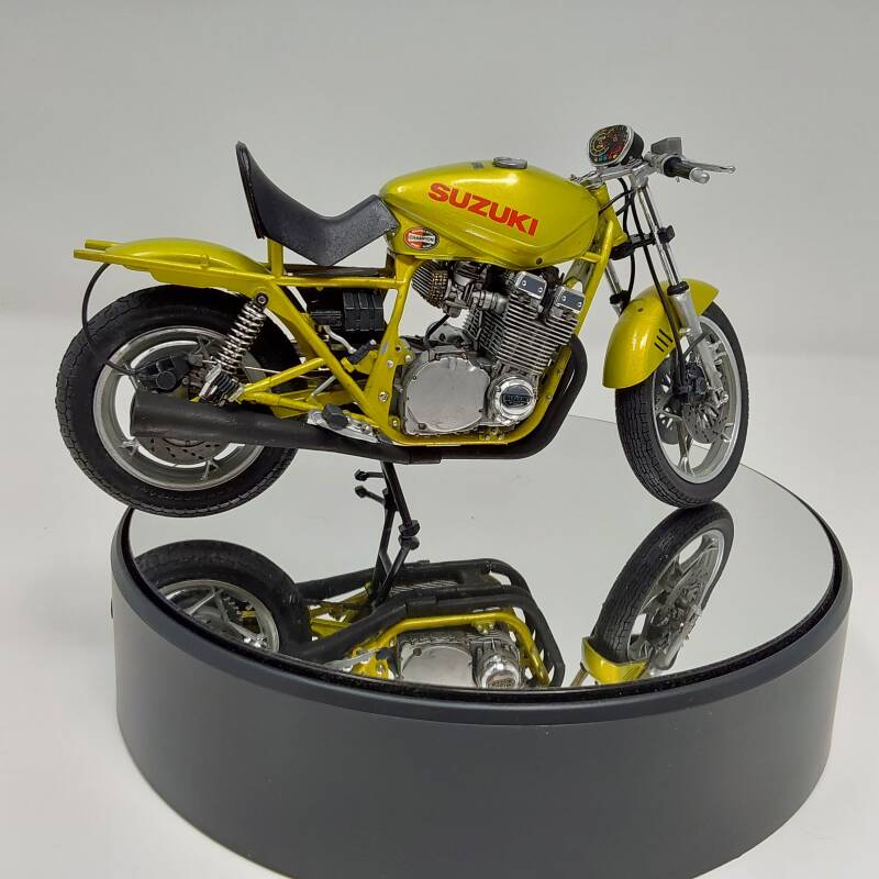 1/12  Suzuki race bike